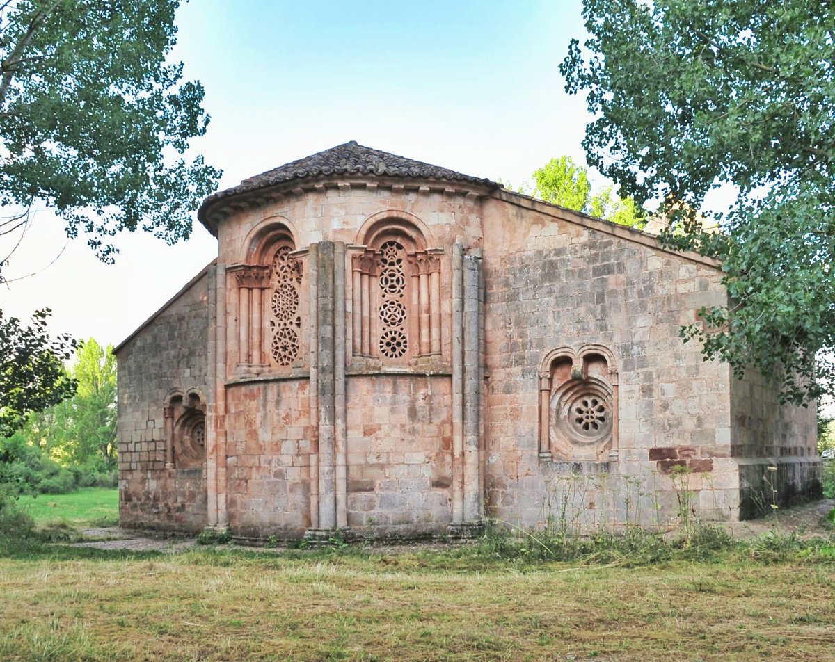 Románico en España tweet media