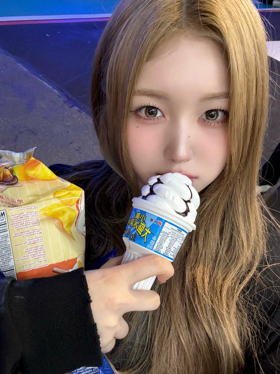 COSMO ☆ 04/03/2026

#Joobin a posté des nouvelles photos sur le COSMO room !

#JooBin #주빈 #tripleS #트리플에스