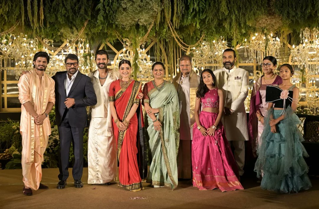 Nizamabad_PKFC's tweet photo. Megastar #Chiranjeevi with #devarakonda Family !
#virosh #chiranjeevikonidela https://t.co/5cUszAo2TX