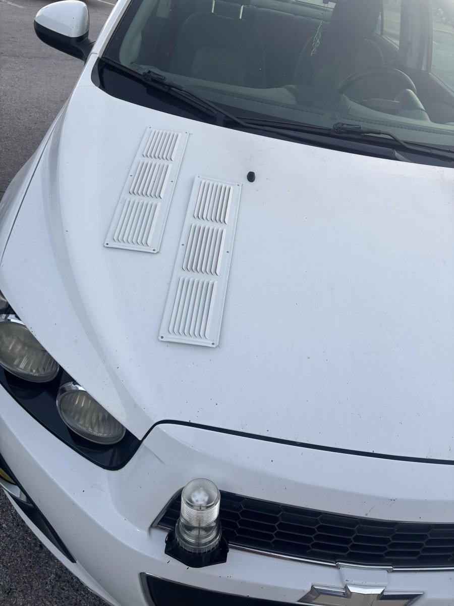 kloudiaaa's tweet photo. Bros got great airflow https://t.co/3MSlbnGJZY