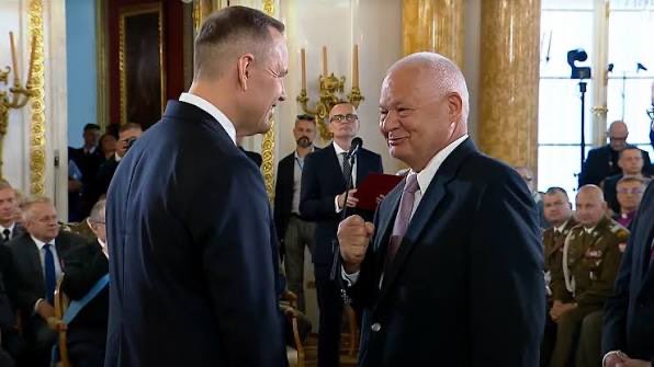 Pan Bóg jednak czuwa nad nami. 

Serio.