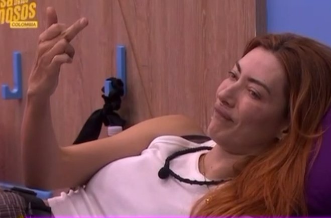 Elliee_xgar's tweet photo. Juanda diciendo lo que ya todos sabíamos, el canal le pasa información
#lacasadelosfamososcol3
#LaCasaDeLosFamososColombia https://t.co/SPjXWAyM6n