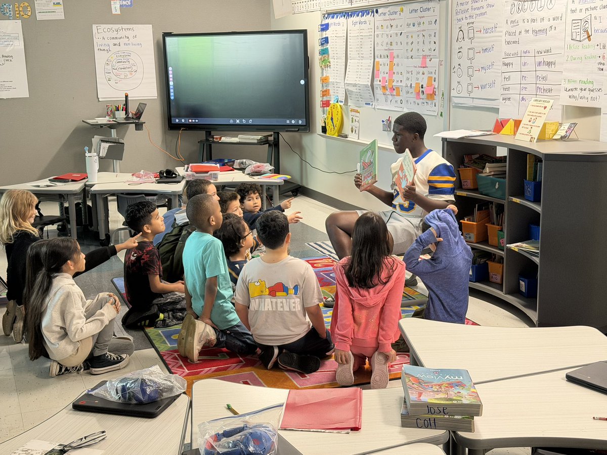 CHSFalcons_FB's tweet photo. Day 3 of Read Across America Week! 📚Thank you to De Zavala Elementary for allowing our student-athletes to come read to your scholars today. We appreciate the opportunity to give back! #FalconPride🔵🟡 https://t.co/bCJyCldhIO