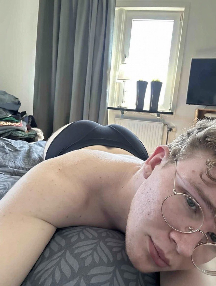 Sebastian tweet media