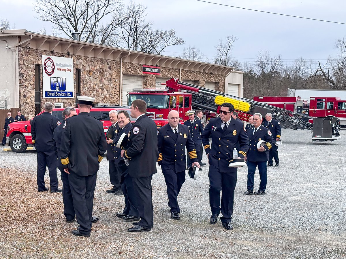 SiddonsMartin's tweet photo. Siddons-Martin is proud to support Tennessee firefighters. This morning we hosted TN Fire Chiefs for breakfast at our Nashville service facility before shuttling them to the Capitol, and we'll see them shortly for lunch when they return.
#SiddonsMartinFamily #TNFireService https://t.co/mIZuCLQUMM