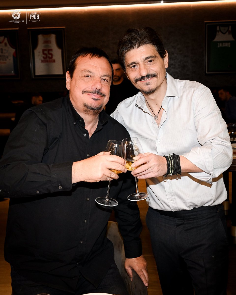 Paobcgr's tweet photo. Moments of unity and smiles from our annual vasilopita event. Family always comes first! 💚☘️

Watch the full photo album exclusively on CLUB 1908: https://t.co/IJffh0iB5l 📲

#WeTheGreens #paobcaktor #Club1908 https://t.co/qW0ZqxobOE