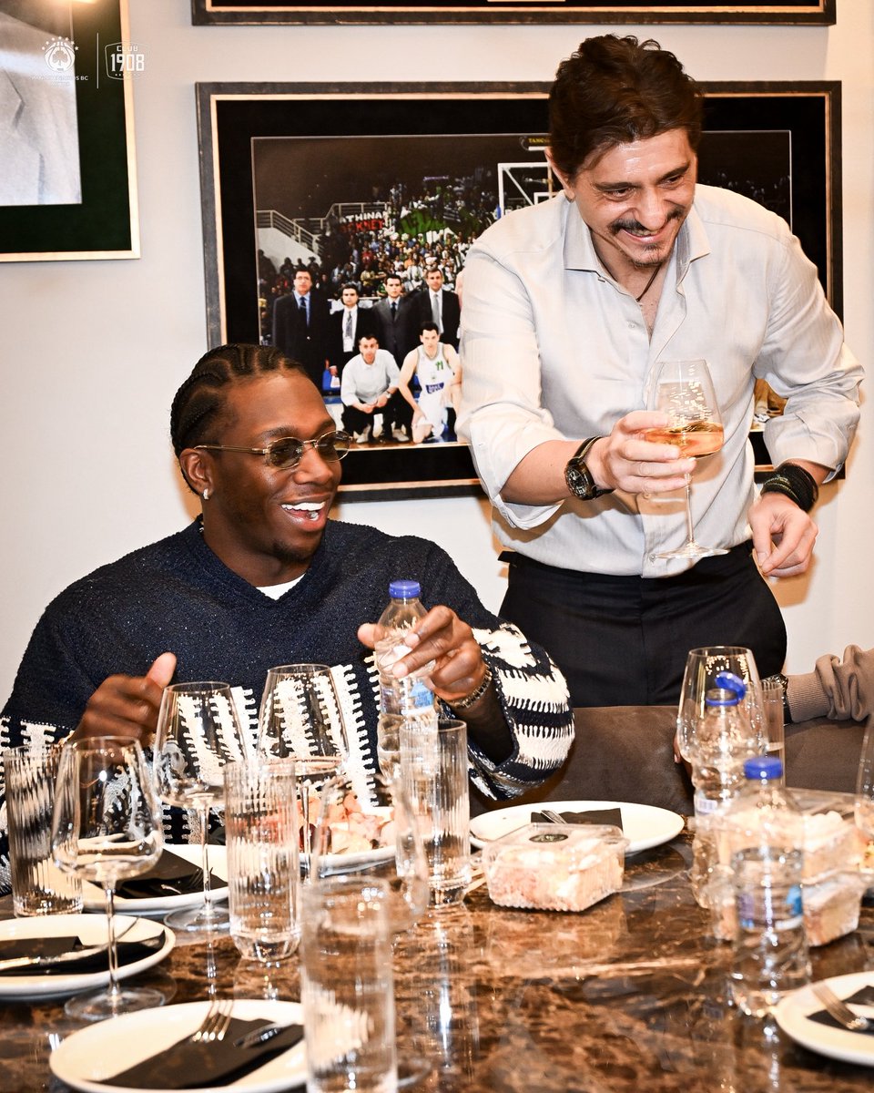 Paobcgr's tweet photo. Moments of unity and smiles from our annual vasilopita event. Family always comes first! 💚☘️

Watch the full photo album exclusively on CLUB 1908: https://t.co/IJffh0iB5l 📲

#WeTheGreens #paobcaktor #Club1908 https://t.co/qW0ZqxobOE