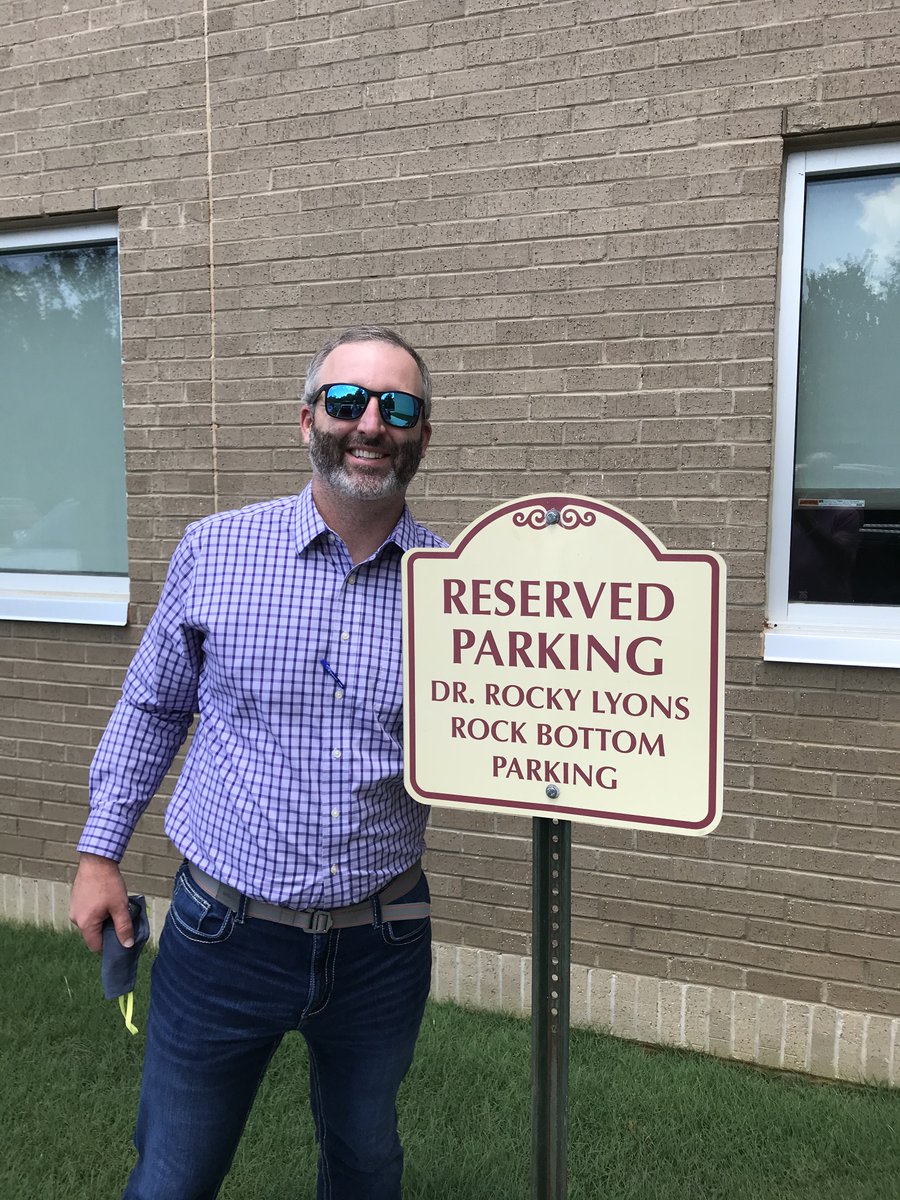 martylyonsfdn's tweet image. Happy 44th Birthday to Marty's 1st born...Martin "Rocky" Lyons!

Rocky is...
✅a successful family medicine doctor down in Alabama.
✅a member of our Board of Directors.
✅one of our key Medical Advisors!

We hope you have a great day! 😀🏈💚🩺

#RollTide #FatherandSon #FatherSon