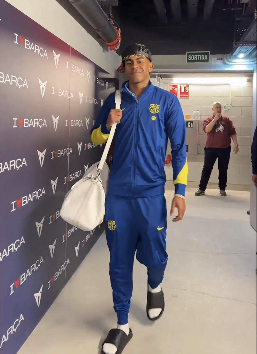 Blacktweet's tweet photo. We go again Visa Barca #visabarca https://t.co/x742ZubLbk