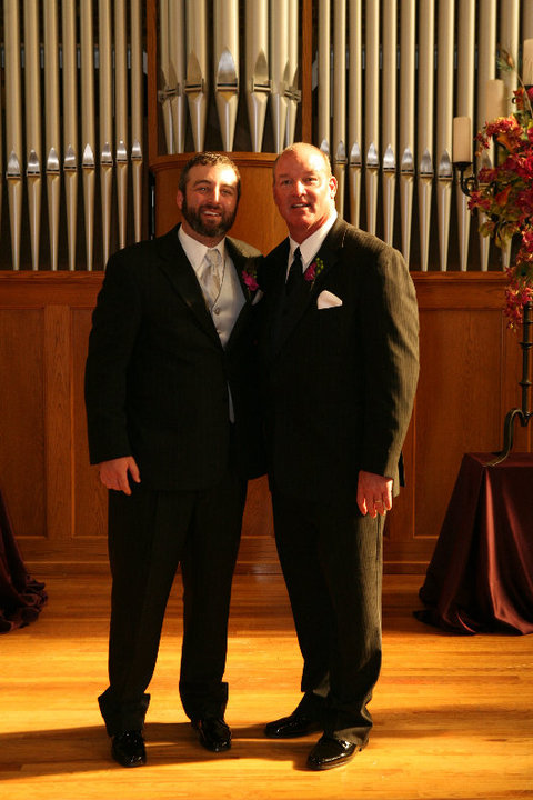 martylyonsfdn's tweet image. Happy 44th Birthday to Marty's 1st born...Martin "Rocky" Lyons!

Rocky is...
✅a successful family medicine doctor down in Alabama.
✅a member of our Board of Directors.
✅one of our key Medical Advisors!

We hope you have a great day! 😀🏈💚🩺

#RollTide #FatherandSon #FatherSon