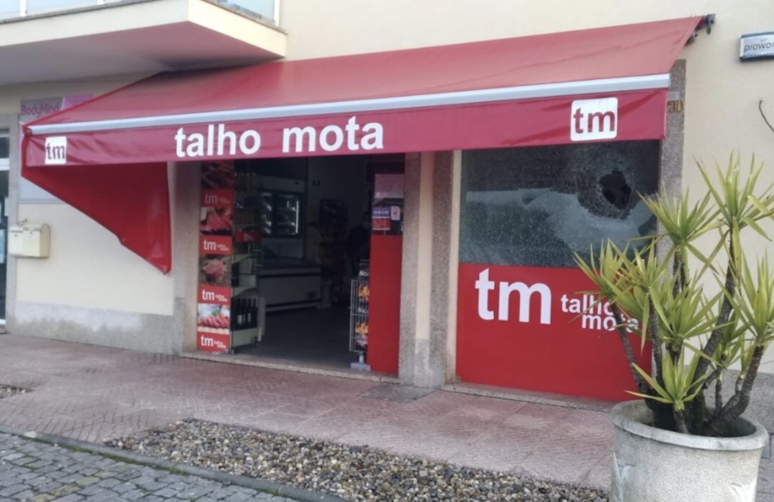 🚨🎪
Para este fim de semana, temos mais dois “árbitros” escolhidos a dedo pelo Conselho de Arbitragem.
De um lado, temos um árbitro nascido em Braga; do outro, temos um VAR da AF Braga, que reside em Braga e até tem um talho no distrito de Braga.
O Sporting CP não se pode calar!