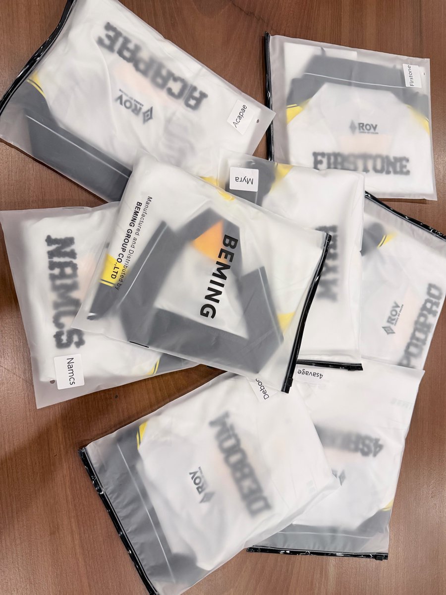 ทายซิ นี่อะไร?? 

A) เสื้อแข่งใหม่

B) ชุดนอนแอดมิน

C) ผ้าปูโต๊ะสโมสร

D) ถูกทุกข้อ

ทายถูกไม่แจกนะ... แต่จะเปิดขายให้ที่เพลย์ออฟ! เตรียมเงินไว้ให้ดี 💸☀️

----------------------------------
Design by BEMING OFFICIAL