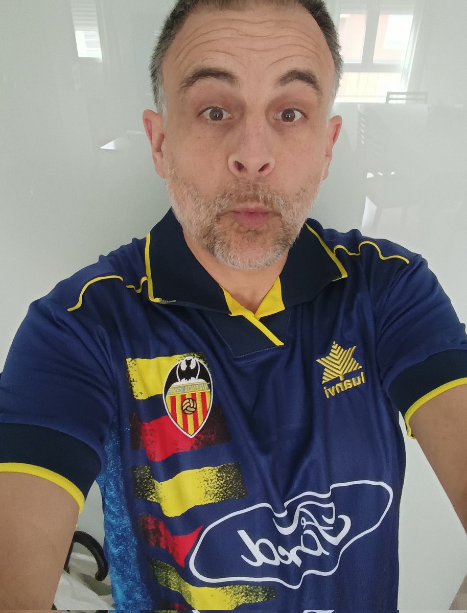 ¿Dicen que van a hacer una jornada retro en la Liga?
Pues ya tengo camiseta...