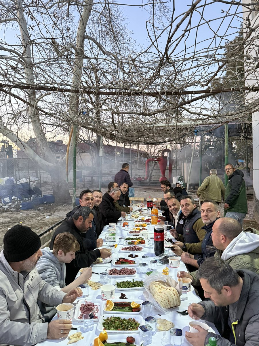 Bugün bizlere sofrasını açan Değerli dostum Bilal Dağbakan ‘a teşekkür ederiz . Allah kabul etsin 

<a href="/Akparti/">AK Parti</a> 
<a href="/omerrcelik/">Ömer Çelik</a> 
<a href="/KaramikSunay/">Sunay Karamık</a> 
<a href="/Tamer_Dagli/">Tamer Dağlı 🇹🇷</a> 
<a href="/ibrahimgokcedg/">ibrahim GÖKÇEDAĞ</a>