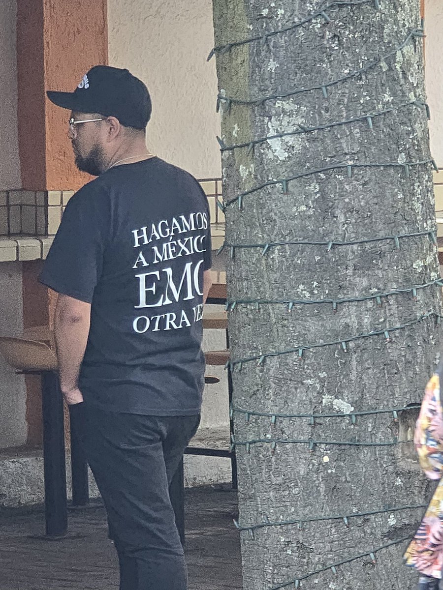 lyhr_'s tweet image. Lo que mas amé en six flags es que todos los emos fuimos a revivir a los niños emos que somos, era como una reunion post concierto, wonderful