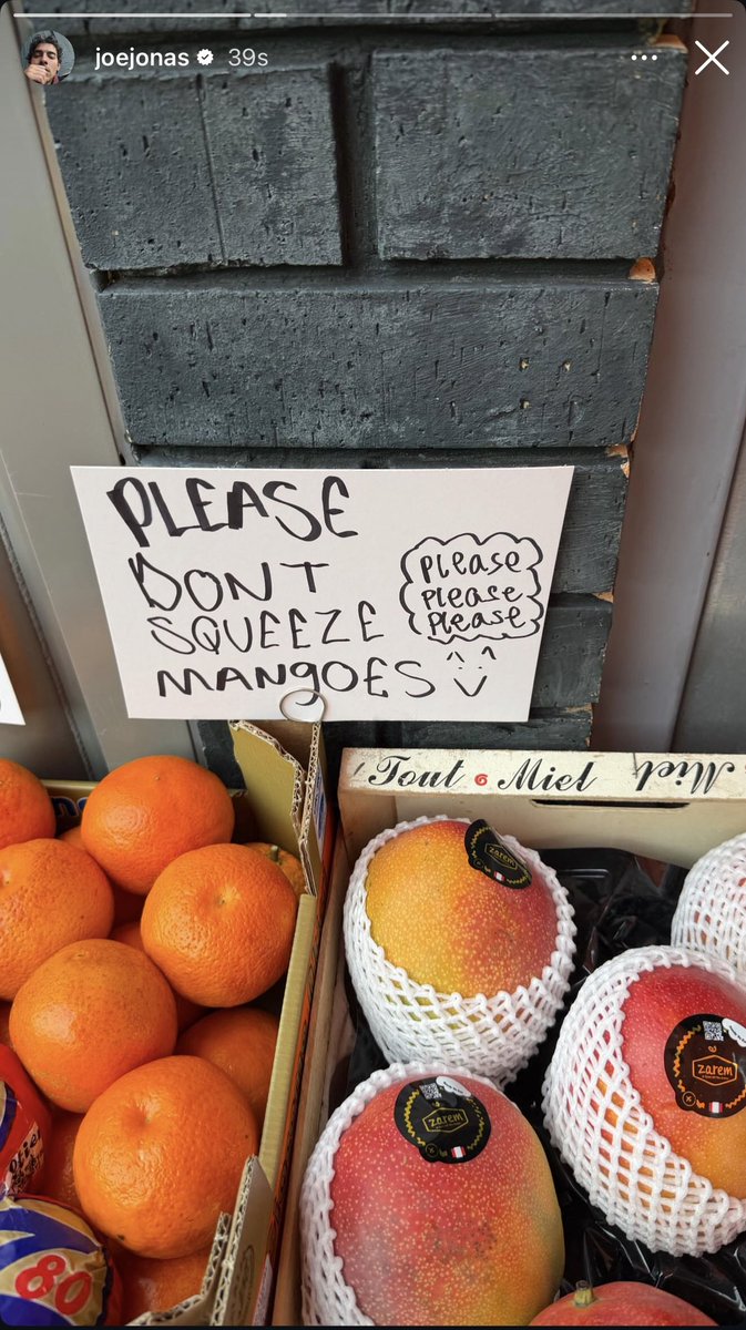 Oh I just know that <a href="/joejonas/">J O E  J O N A S</a> wanted to squeeze them so bad 🤣