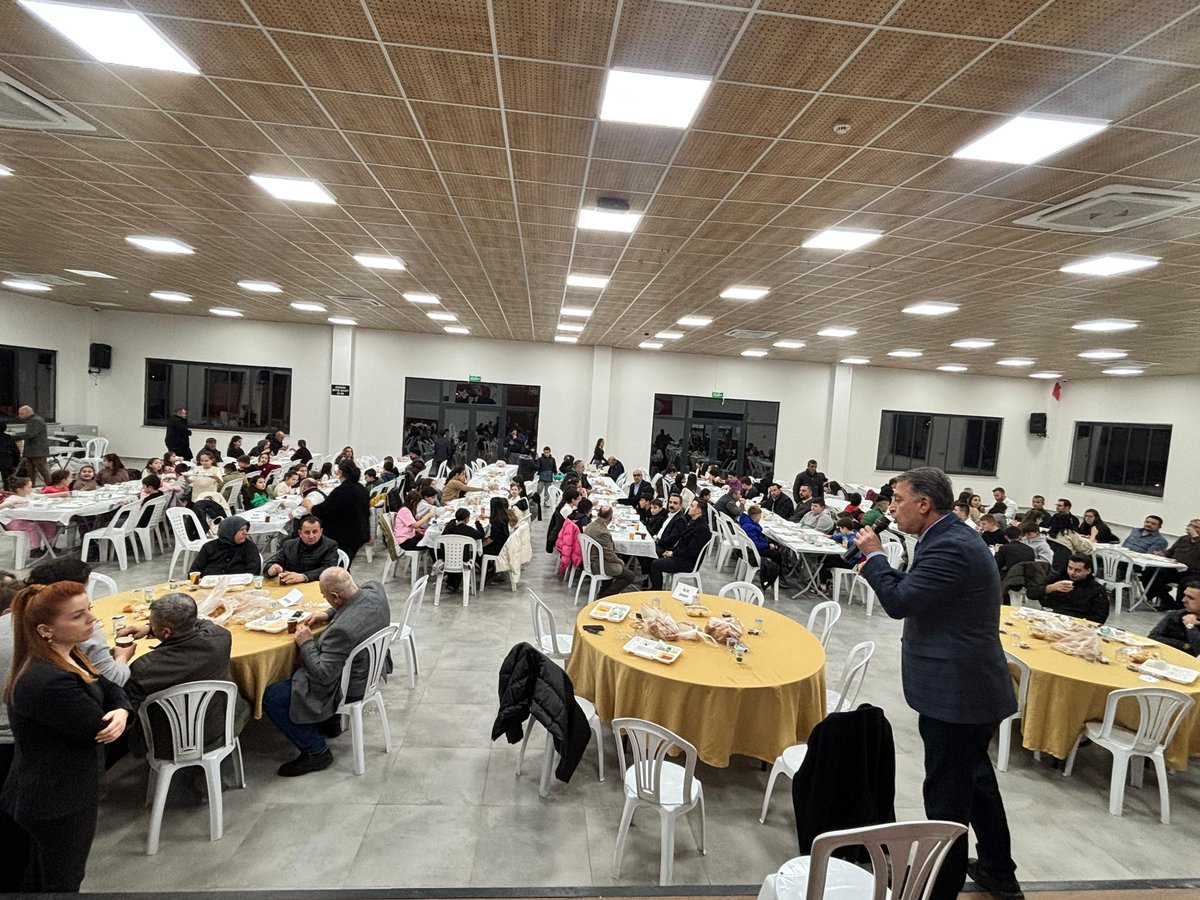 YtongTurk's tweet photo. Okulumuz bünyesinde iftar yemeği programı düzenledik. Başta kaymakamımız sayın Refik ÖZSOY olmak üzere bütün daire amirleri katıldı. Ramazan'ın birlik beraberlik ve paylaşma ruhunu yansıtan geceye katkı sunan herkese teşekkür ederiz. #MaarifinKalbindeRamazan https://t.co/ssu1EiYB1U