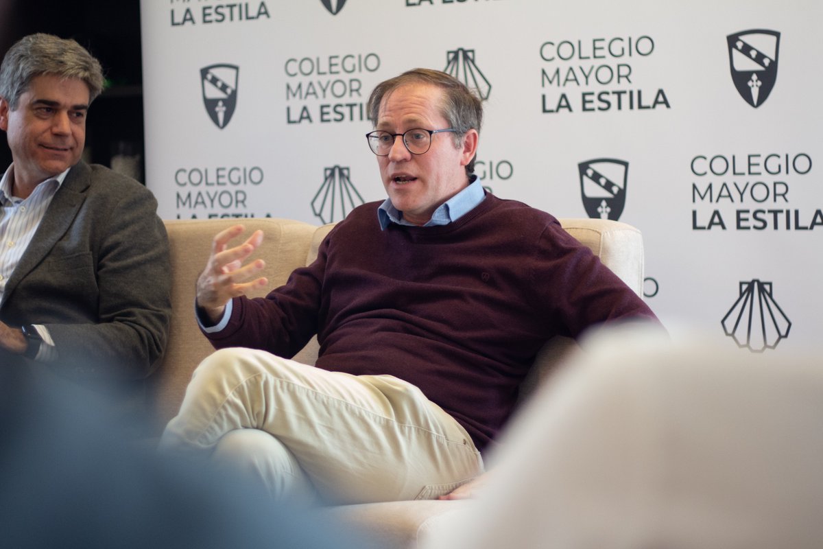 CMEstila's tweet photo. “Las dificultades, los fracasos y el dolor nos hacen madurar”. Hoy el Dr. Gutiérrez Rojas nos recordó que la vida real no es simplista (aunque las redes a veces lo parezcan). Tolerancia, actitud ante el dolor y aprender a encajar contratiempos. #SaludMental #Resiliencia #LaEstila https://t.co/H9vzhE5pAc