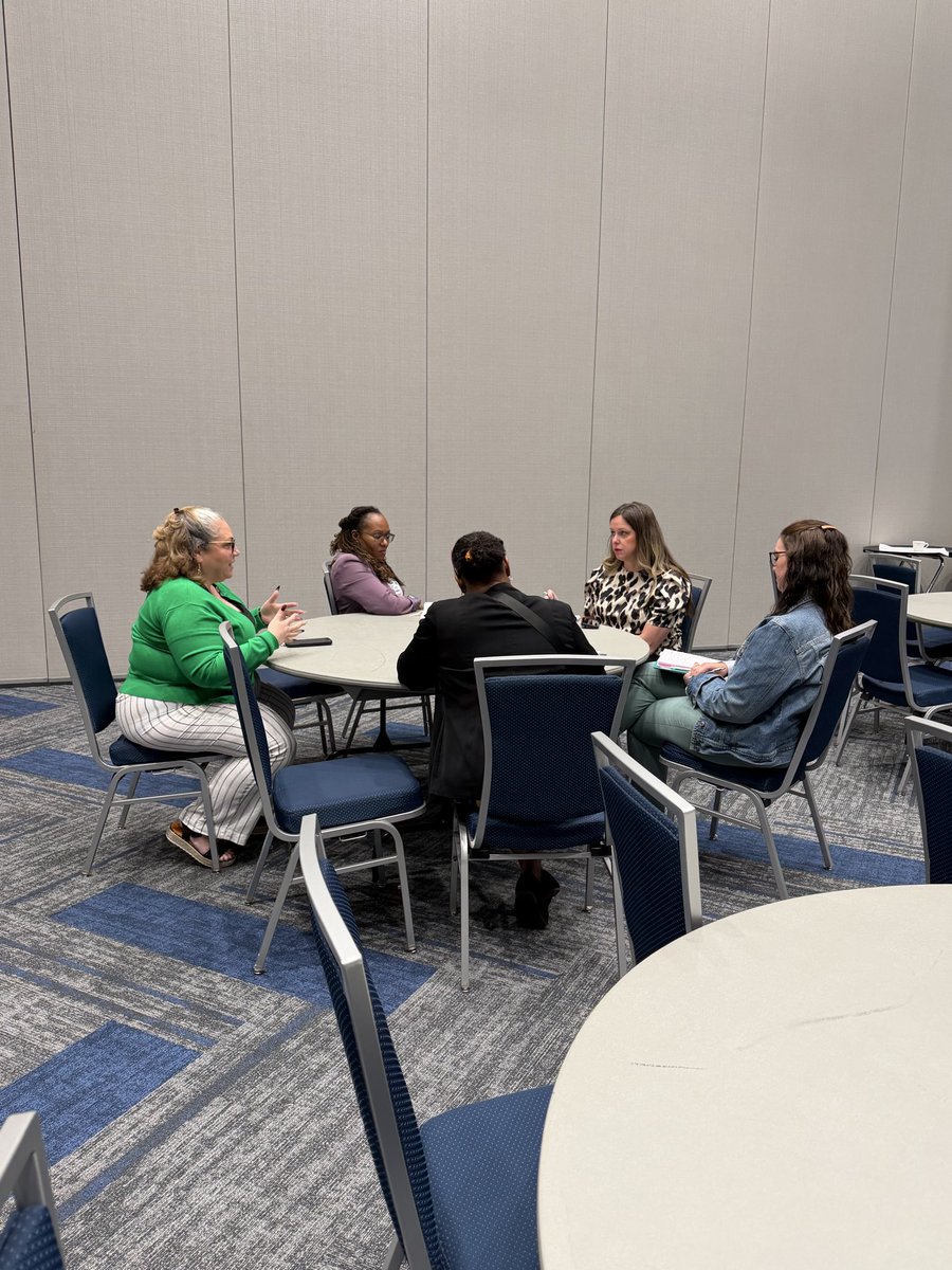 JulieDiaz tweet media