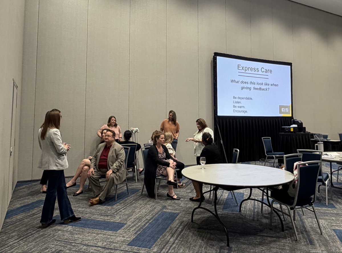 JulieDiaz tweet media