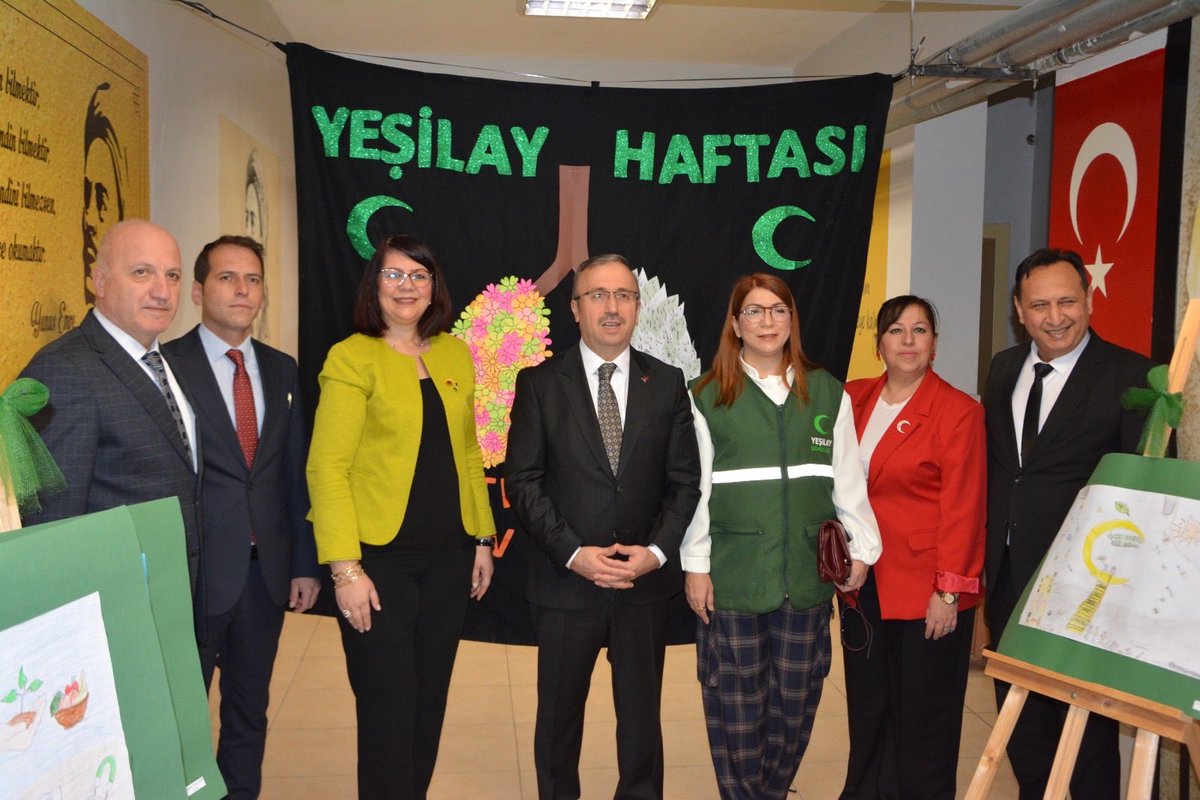Yeşilay Haftası etkinlikleri kapsamında Mustafa Kemal İlkokulunda farkındalık programı düzenlendi. Programa İl Millî Eğitim Müdürümüz Sayın Sinan Aydın, Türkiye Yeşilay Cemiyeti Eskişehir Şube Başkanı Ayşe Fert Dökmeci, İlçe Millî Eğitim Şube Müdürlerimiz Orhan Kemal Karakuş ve