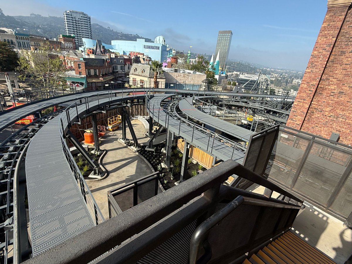 Universal Studio Queue Railing Gate Views from the Hollywood Drift queue. @UniStudios
