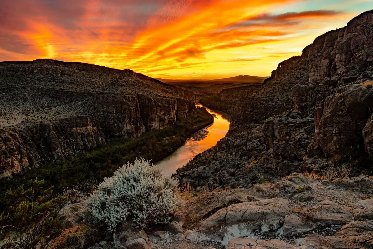 LaikenJordahl's tweet photo. DHS is pushing to wall off Big Bend National Park, a crown jewel of America’s natural heritage.

Yet across the 517-mile Big Bend Sector— an area larger than California—DHS apprehended just 151 migrants last month. The park itself is only a tiny slice of that vast, remote border. https://t.co/2uXZufapii