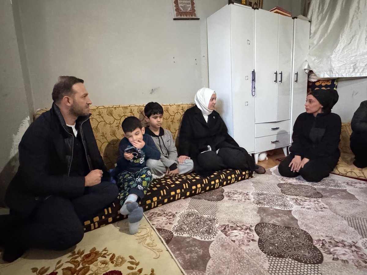 📍Beyoğlu 

Ramazan’ın içimizi ısıtan atmosferinde gönül köprüleri kurmaya devam ediyoruz.

Şükran hanıma misafir olduk, güzel evlatlarıyla tanıştık bu akşam.

#MilletimizleİnancımızBir 
#BirOlmakRuhumuzdaVar