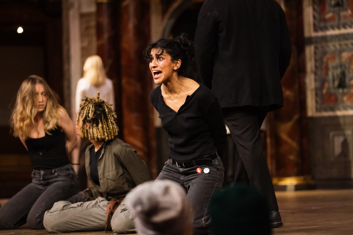 MasonGross's tweet photo. Bravi to our fourth-year actors: They presented "Titus Andronicus" over 2 nights at @The_Globe in London last month as a culmination of their study abroad experience at the renowned theater. Rutgers Conservatory at Shakespeare's Globe was established in 2003. 📸: Cesare De Giglio https://t.co/UKHxeUjdqc