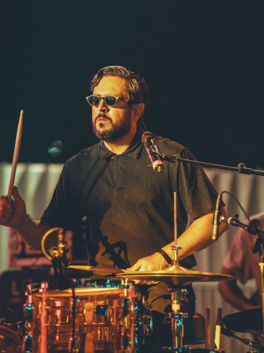 cassinimx's tweet photo. CLUBZ, el dúo regio encargado de prender la pista de baile con sus ritmos oscuros y vibra de ensueño, vuelve a Guadalajara con su nuevo disco, Radio Kono (2025). Descubre más: https://t.co/LgtzcDCnp2 https://t.co/QOxEw7lXzn