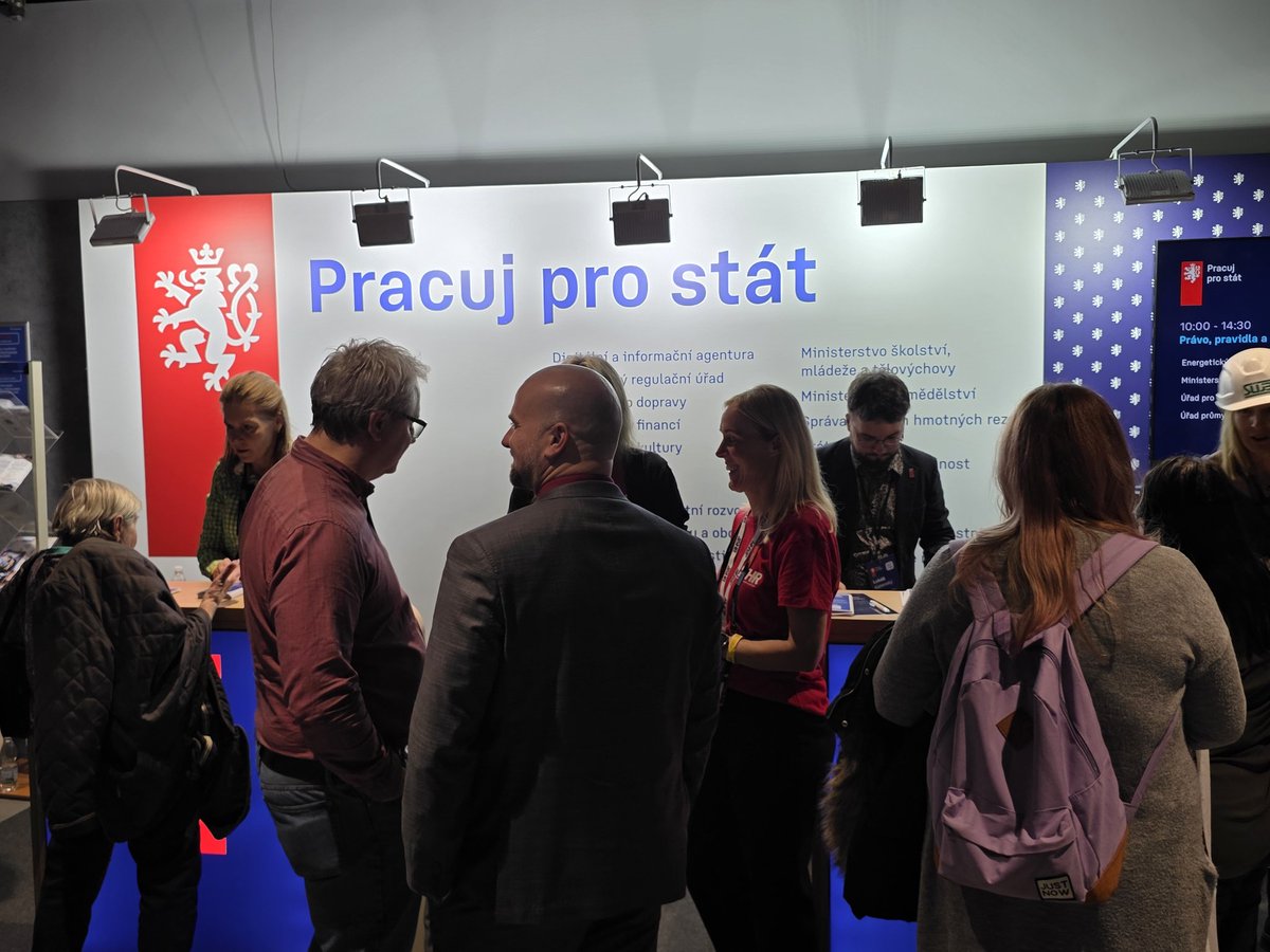 rezervy_SSHR's tweet photo. Právě teď @rezervy_SSHR na veletrhu Career Expo 2026. Rádi Vás uvidíme na našem stánku. #pracujprostat https://t.co/lpurcAn06m
