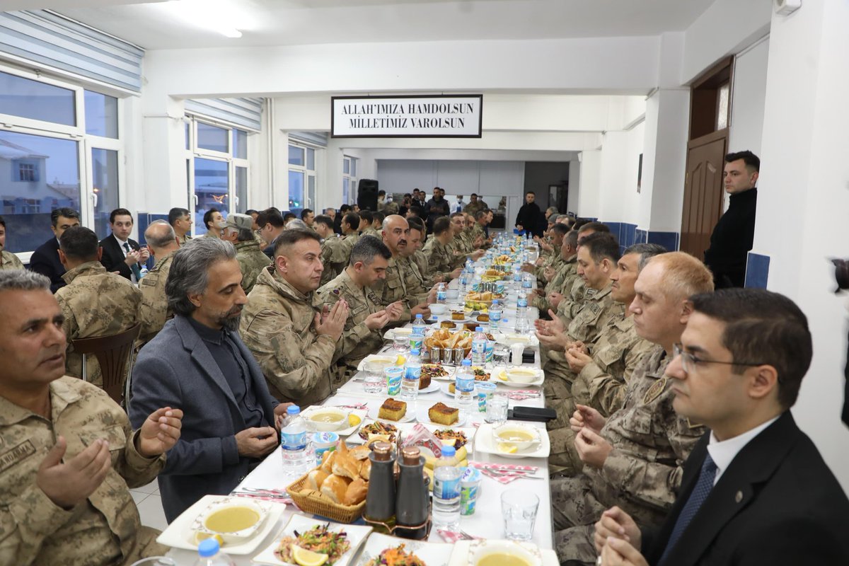 Ramazan ayının manevi atmosferinde, İl Jandarma Komutanlığımızda düzenlenen iftar programına katıldık.

Ülkemizin bölünmez bütünlüğü için fedakârca görev yapan kahraman Jandarma personelimizle aynı sofrayı paylaşmanın ve birlikte iftar açmanın manevi huzurunu yaşadık.

Allah