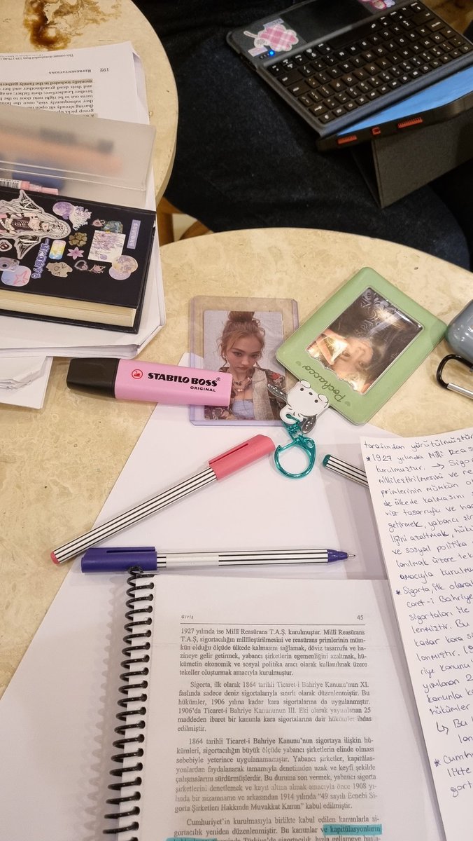 elyza 🐱 tweet media