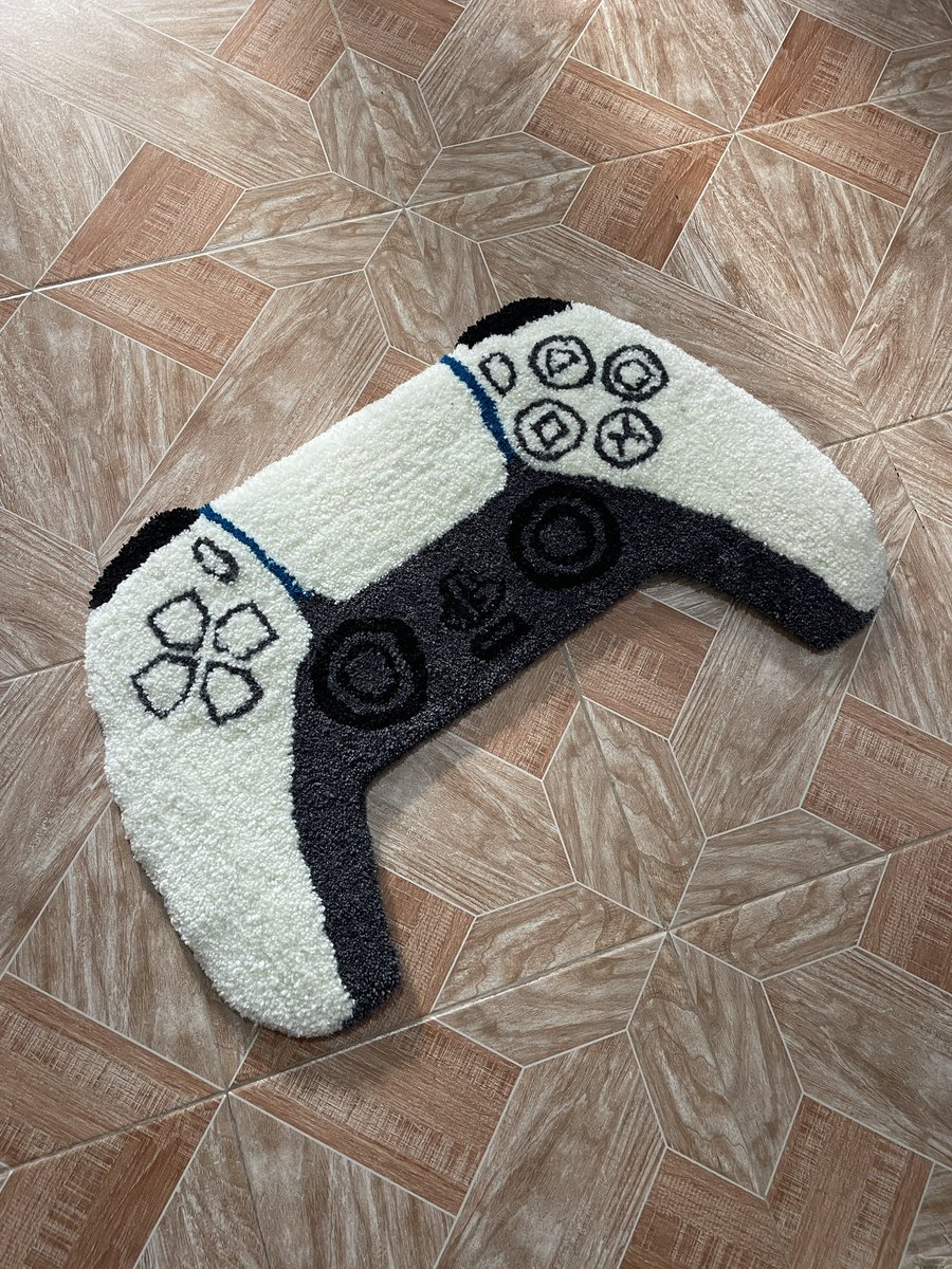 Rayrodham's tweet photo. Hi there! I make bespoke handmade rugs here in Accra. If you’re looking to level up your space with something you won’t find in a store, I’m your person!
DM to order! https://t.co/UahcG1ChvO