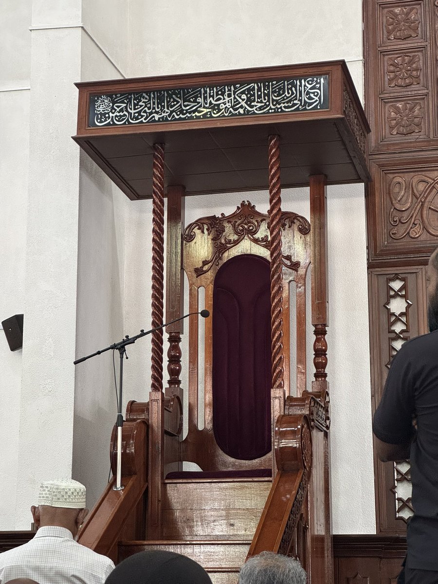 H_haleem_AH's tweet photo. مسجد السلطان محمد تكرفان الأعظم ގެ މިންބަރުގައި މަގޭ މަސައްކަތް - ވީޓީސީގެ ޒަމާނުގައި މި ދެތޭރި ހެދީ އަހަރެން، އެއްވެސް މިނެއްގައި އެއްވެސް ތަފާތެއް ނުހުންނާނެ…. 
@MVIaffairs #IslamicCentre https://t.co/DUUj2PRQCr