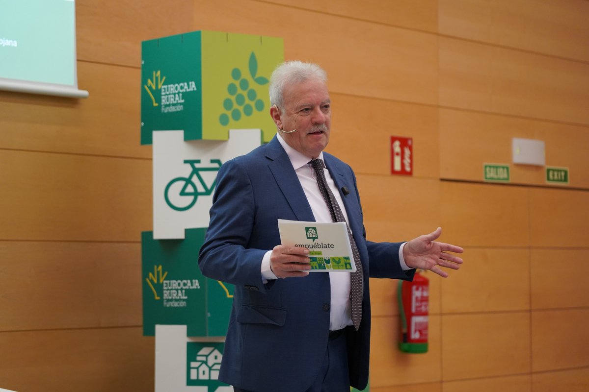 Next Educación tweet media