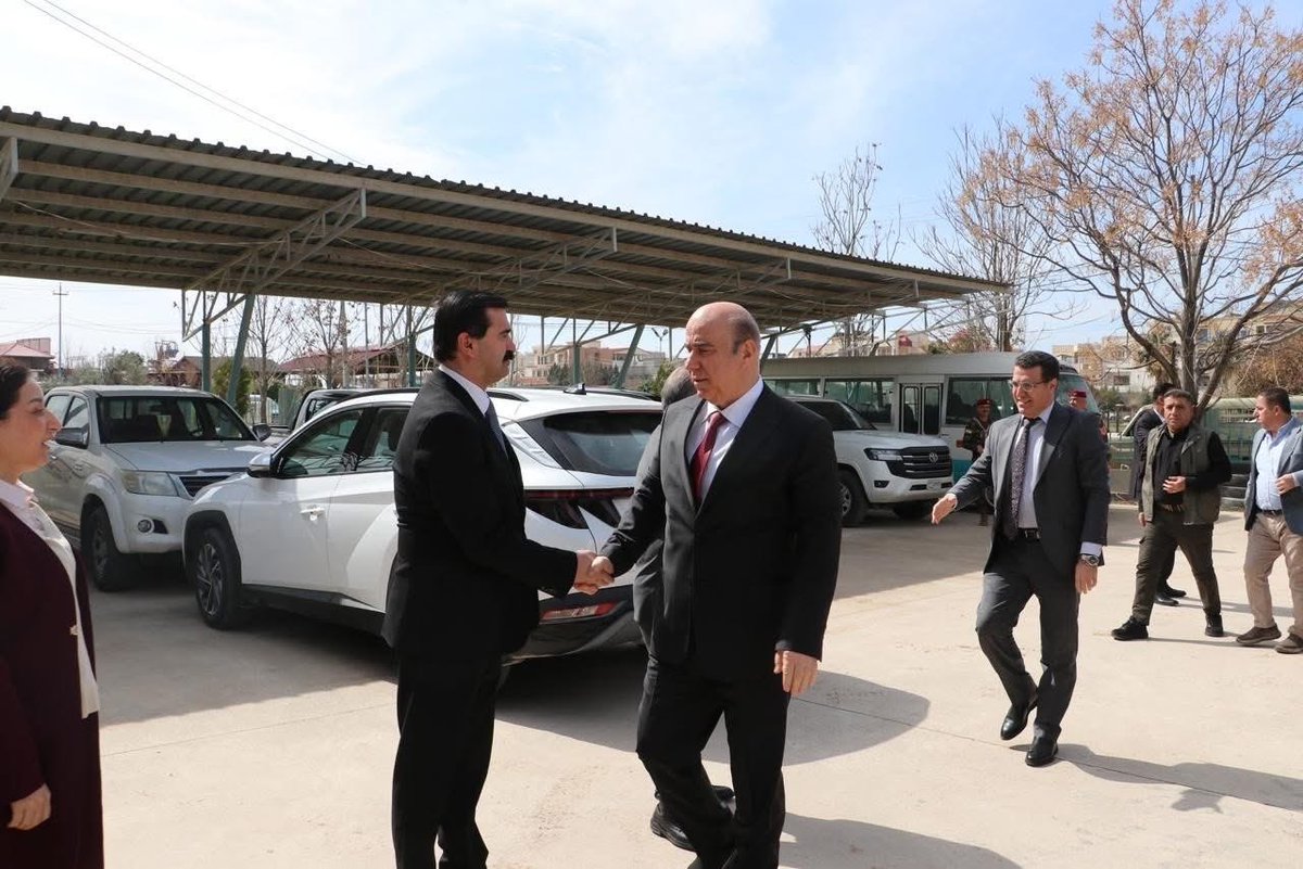 KhalafPasha's tweet photo. زار اليوم الأستاذ نوزاد هادي، عضو المكتب السياسي ومسؤول مكتب تنظيم محافظة نينوى للحزب الديمقراطي الكوردستاني، برفقة السيد برفان حمدي معاون مسؤول المكتب، الفرع السابع عشر، حيث جرى استقبال الضيوف من قبل السيد ناظم هركي مسؤول الفرع وأعضاء الهيئة العاملة للفرع. https://t.co/zhIhXnPX49