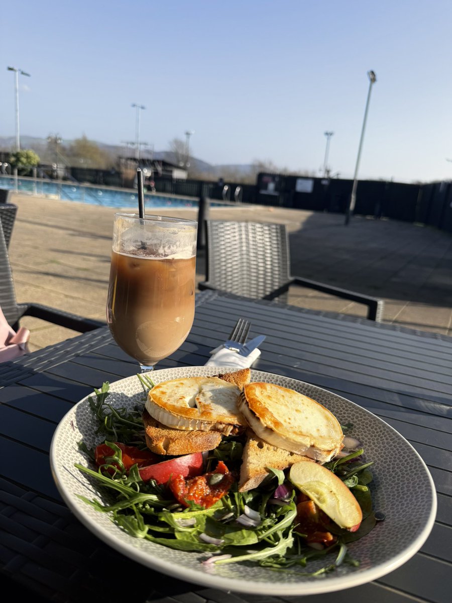 // Tara // tweet media