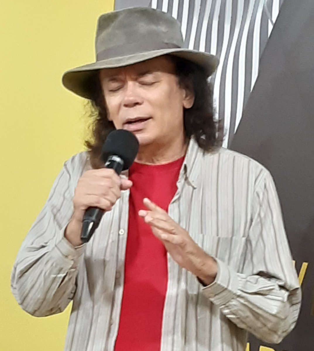 Bora lá fazendo minhas coisinhas 📷📷 Gravação de ontem 📷📷📷📷📷📷📷📷📷
#cantor #compositor #singer #songwriter #cantante #jader #musica #music #musico #musical #musically #artista #artist #arte #art #tv #tvshow #show #entretenimento #entertainment #cantar #cantando #song #sp