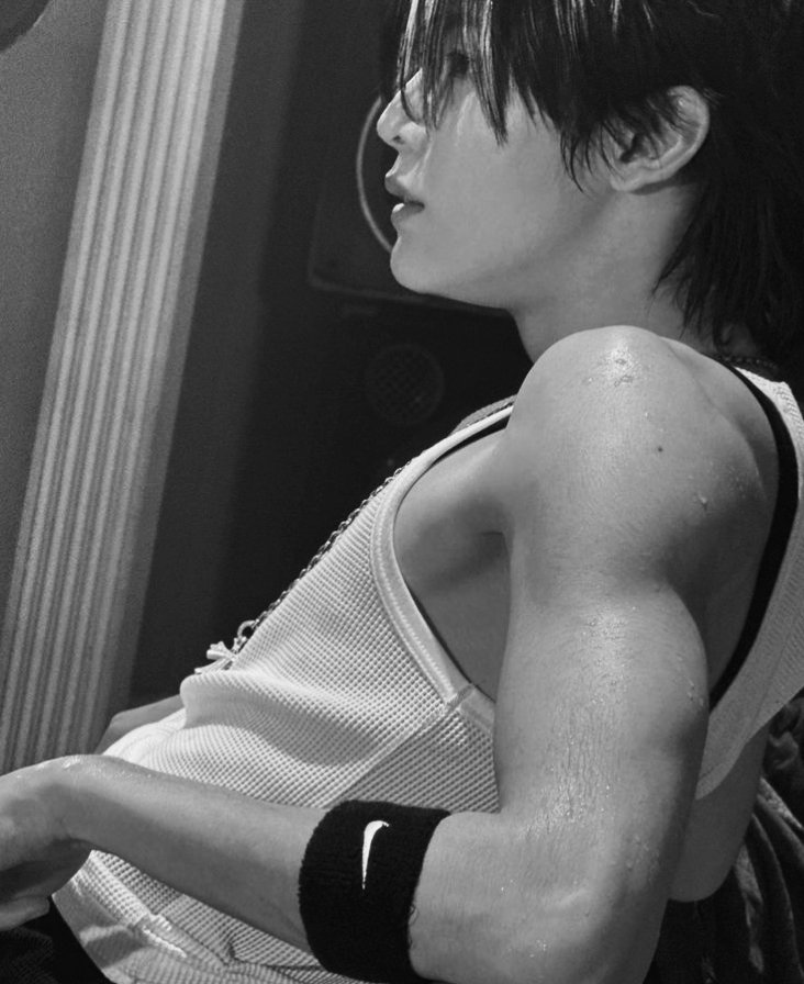 asaeonamii's tweet photo. ( 🖤 )  Spend  the  night  with  him,  nighty
night  bebe. 💋 https://t.co/qOJZhkkGV9