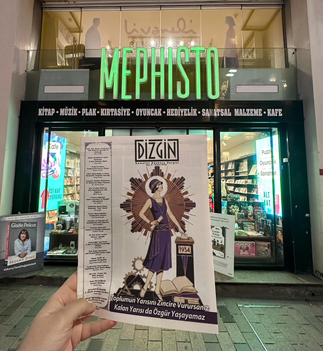 Dizgin, İstanbul’da!

“Cumhuriyet ve Kadın” dosya konulu 4. sayımızın İstanbul'da dağıtımını yaptığımız kitapevlerini ve üniversiteleri aşağıdaki listede bulabilirsiniz. 

Üniversite öğrencileri dergimizi doğrudan kampüslerinden almak için dağıtım gönüllülerimizle iletişime