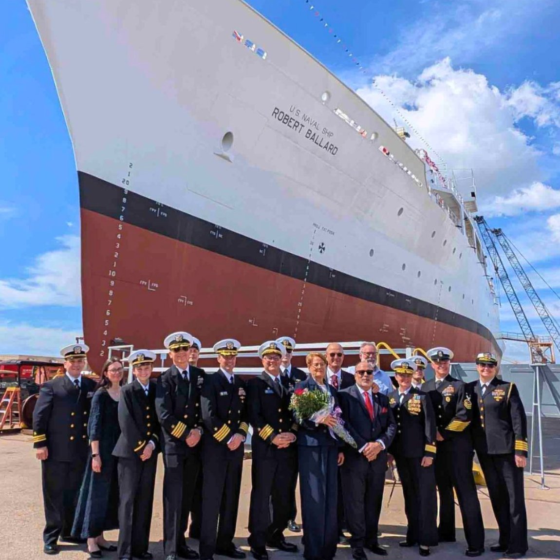 OnlineURI's tweet image. Congrats to #URIGSO alum &amp;amp; Professor Emeritus Robert Ballard, Ph.D. '74, on the christening of the USNS Robert Ballard (T-AGS 67)! 🌊⚓

From discovering the final resting place of the RMS Titanic to hydrothermal vents in the Galápagos — now a Navy vessel bears his name. Well