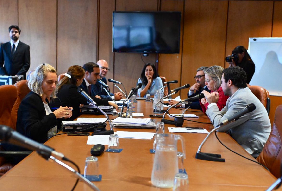 Tengo el honor de presidir la Comisión de Salud Pública y Asistencia Social de la Cámara de Representantes por este año.
Gracias por la confianza para el nuevo desafío.