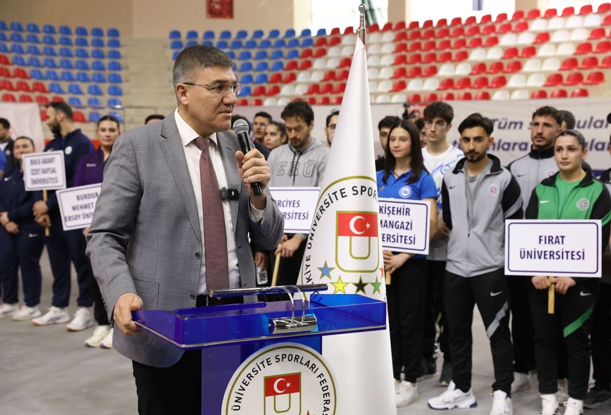 dalgarh's tweet photo. “BİLEK GÜREŞİ TÜRKİYE ŞAMPİYONASI”

59 üniversiteden 240 sporcuyu Burdur’da ağırladığımız Üniversiteler Arası Bilek Güreşi Türkiye Şampiyonası ile kampüsümüzde bir kez daha sporun heyecanını yaşıyoruz. 

Mart ayı boyunca satranç ve güreş başta olmak üzere farklı branşlarda düzenleyeceğimiz organizasyonlarla, yaklaşık 2 bin sporcuyu üniversitemizde ve şehrimizde misafir etmeyi bekliyoruz. 

Bu organizasyonlar; sporun yanında Burdur’un tanıtımına ve üniversitemizin kurumsal kapasitesine de güç katıyor. Tesis altyapımızın ve organizasyon kabiliyetimizin örnek gösterilen bir seviyeye ulaşmasında emeği olan tüm çalışma arkadaşlarıma teşekkür ediyorum. 

Şampiyonaya katılan tüm sporcularımıza başarılar diliyor, Burdur’da fair-play ruhuyla geçecek, güzel bir mücadele temenni ediyorum.