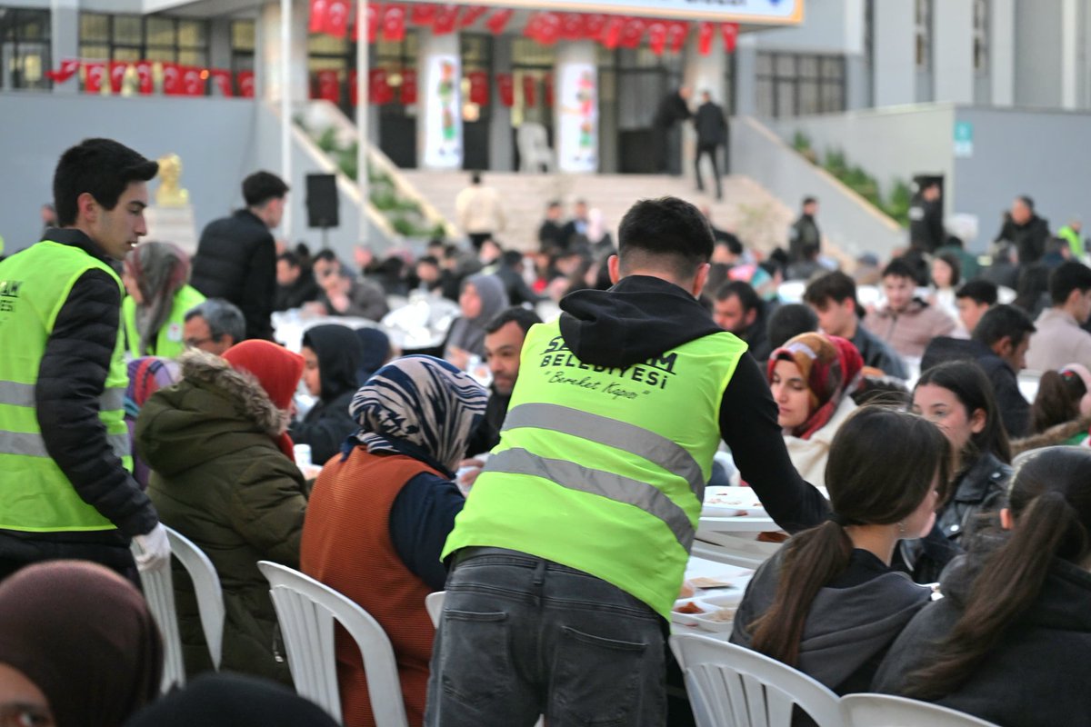 On bir ayın sultanı mübarek Ramazan ayının ondördüncü gününde, 
Sarıçam Anadolu İmam Hatip Lisesinin kıymetli idarecileri, fedakar öğretmenleri, değerli velileri ve yarınımızın aydınlık geleceği gençlerimizle aynı sofranın etrafında, 
aynı duanın içinde, 
aynı istikametin