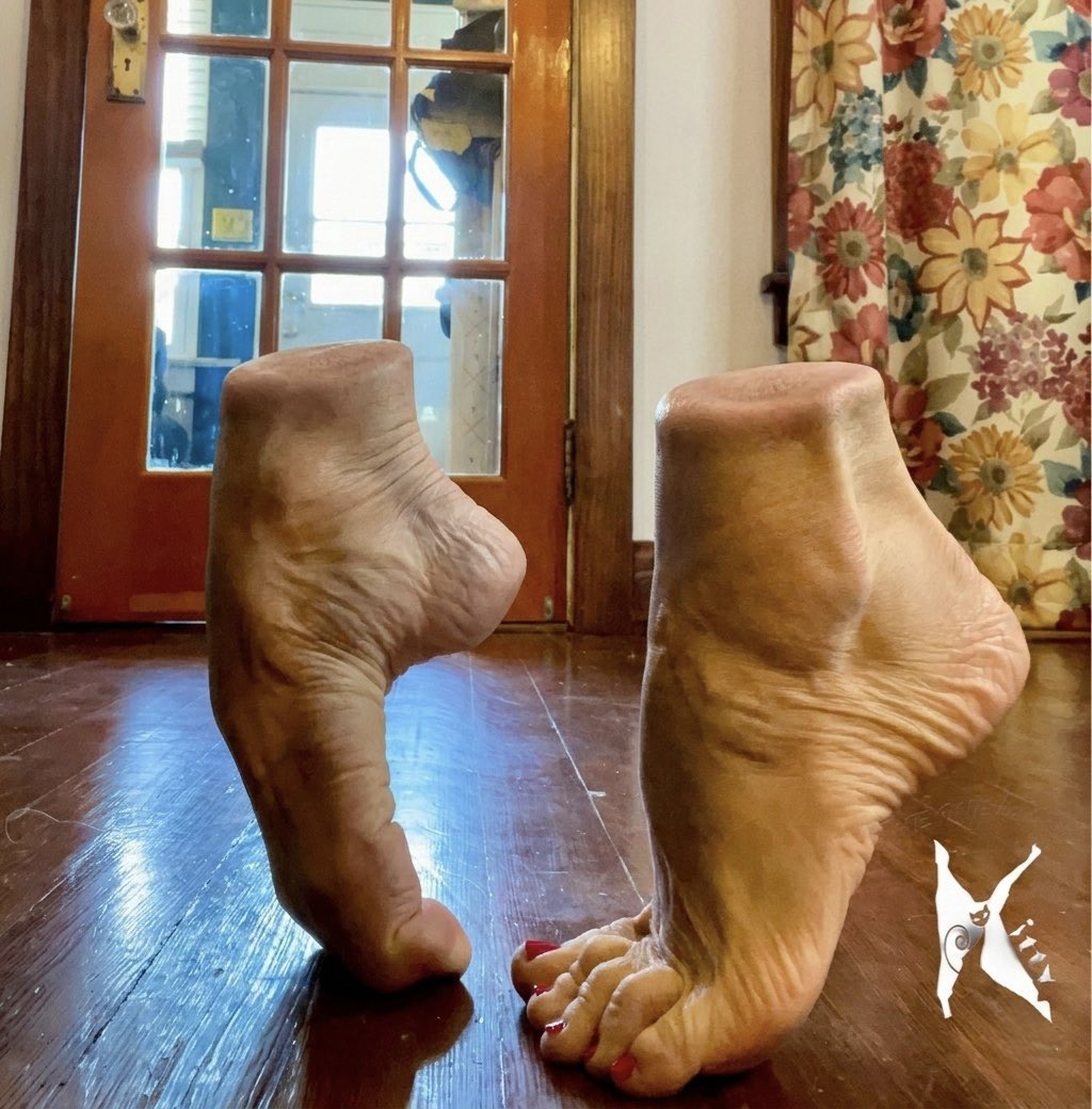 Kittys Pretty Feet tweet media