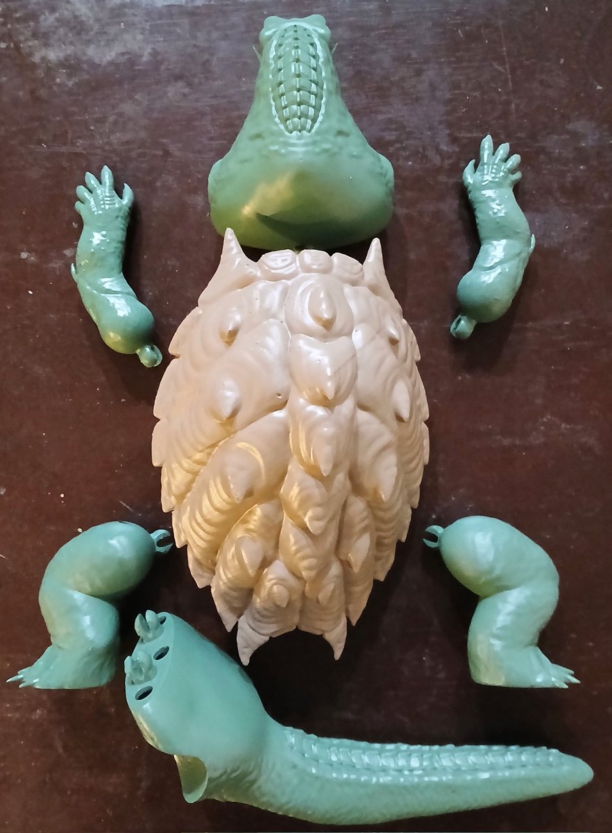 LizardKingPro10's tweet photo. The test print of the LKPGamera figure and the second test print painted with base coat colors. #gamera #TURTLE #kaiju #figure #3DPrinting #Godzilla #guardianoftheuniverse #testprint #basecoatpaint https://t.co/MxPl6EYUnJ