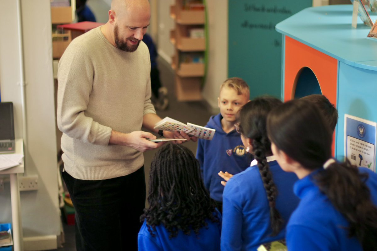 Aaron Ashmore tweet media