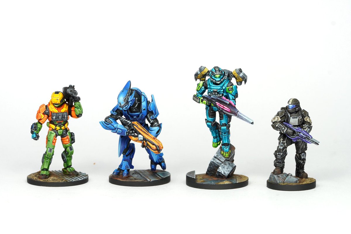 StudioGiraldez's tweet photo. We are painting all the official HALO miniatures for Mantic Games. Painted by Pedro, Agyar and me. https://t.co/vAIHc1a1vY