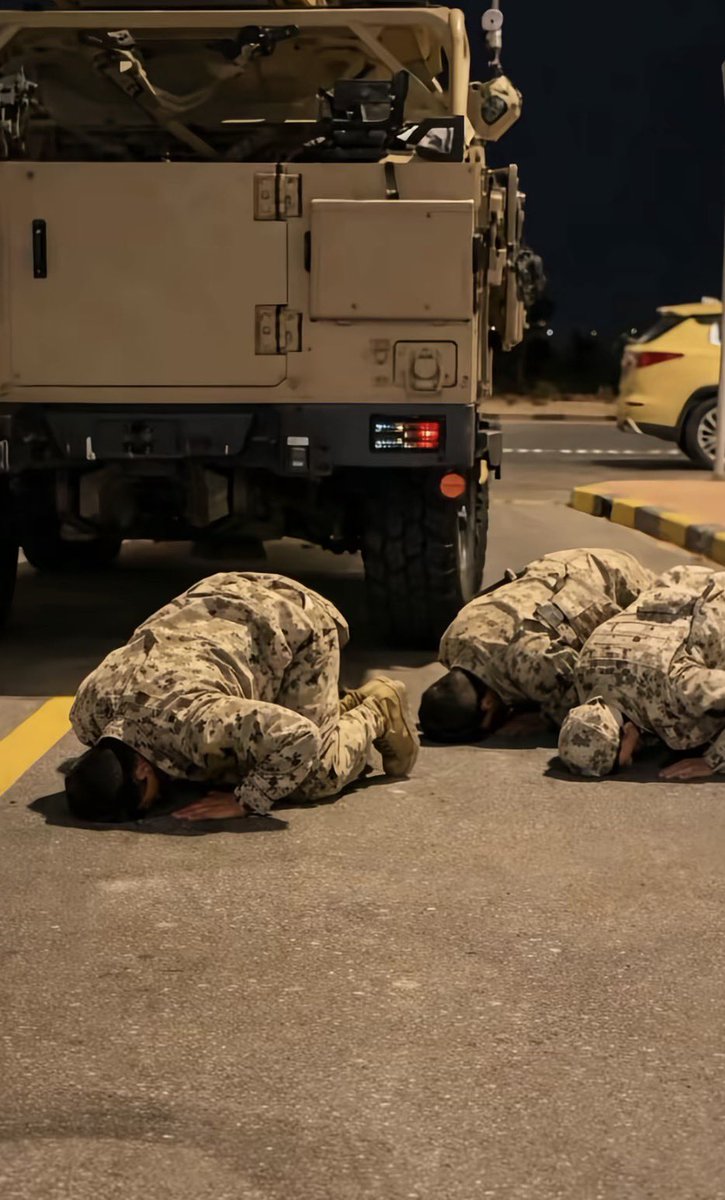 اللهم إنّا نستودعك جنودنا برًا وبحرًا وجوًا فاحفظهم يا من لا تضيع ودائعه❤️